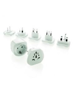 Travel adapter with grounding